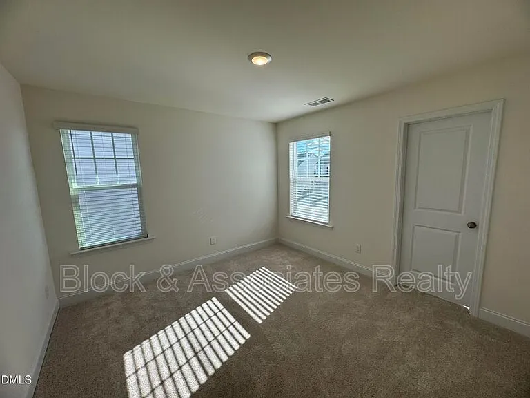 37 Bluebell St — Photo 14