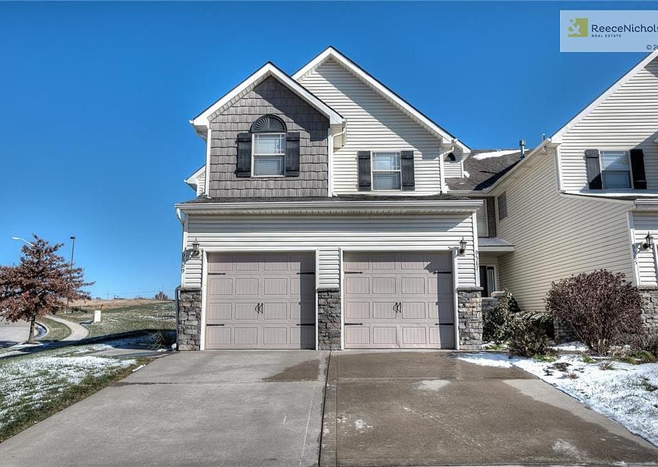Warm and inviting 2-story townhouse