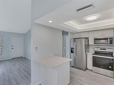 4th image of 2122 Viscaya Pkwy