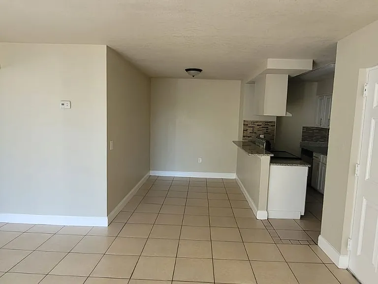 South Dale Villas — Photo 7
