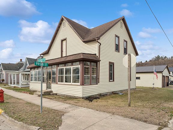 3rd image of 332 N 1st St