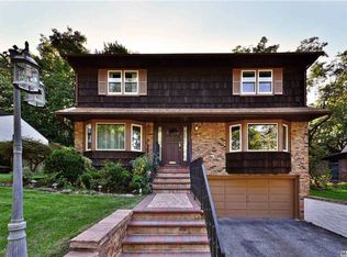 7 W Terrace Rd, Great Neck, NY 11021