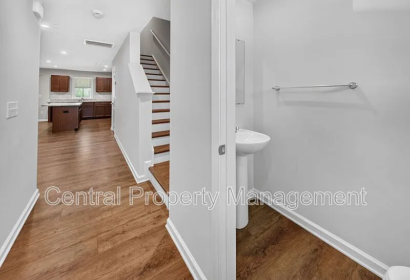 3 bed, 2.0 bath, 1490 sqft, $1,898 — Photo 3