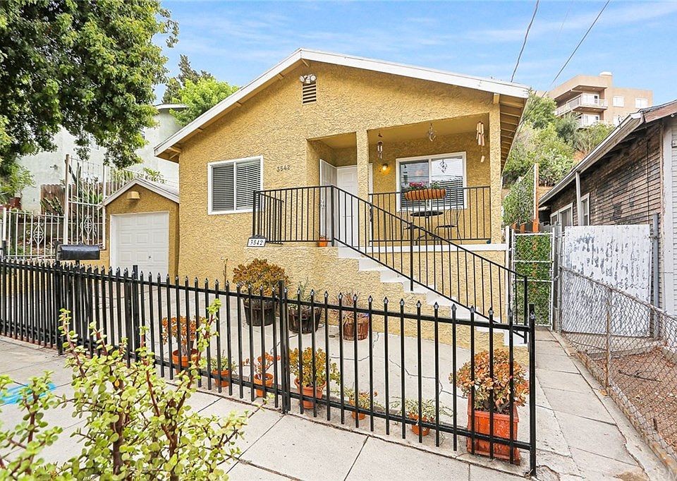 1st image of 3542 Sierra St