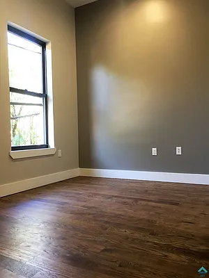 Rented by EXR | media 10