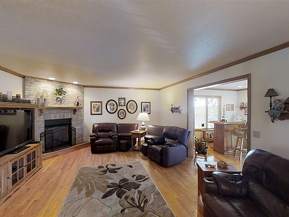 3rd image of 4113 Horseshoe Dr
