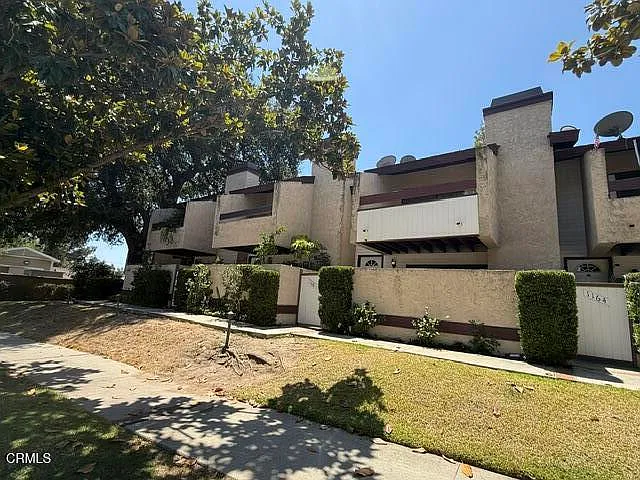 1168 Corson St — Photo 1