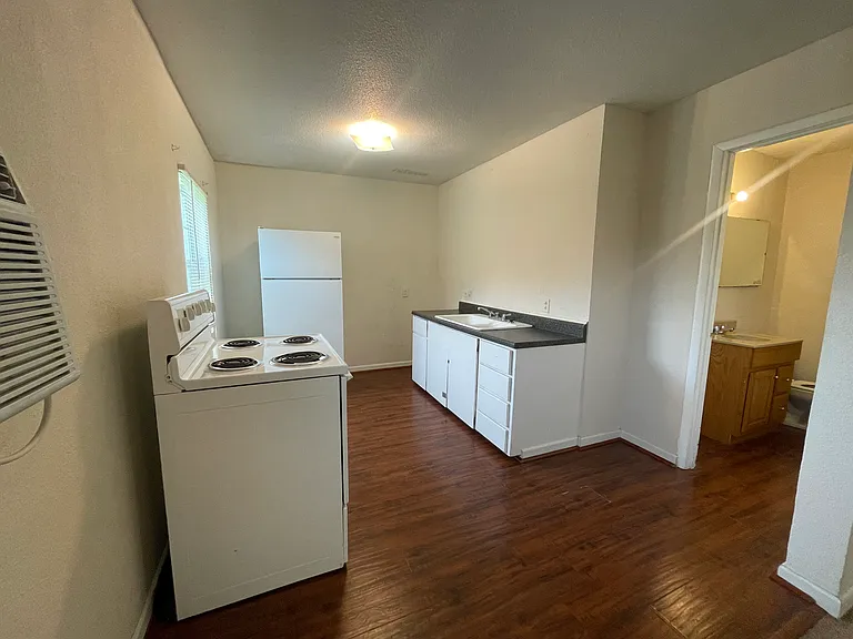 620 Grand Ave — Photo 3