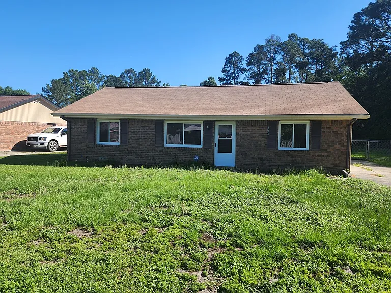 802 Margret Ln — Photo 1