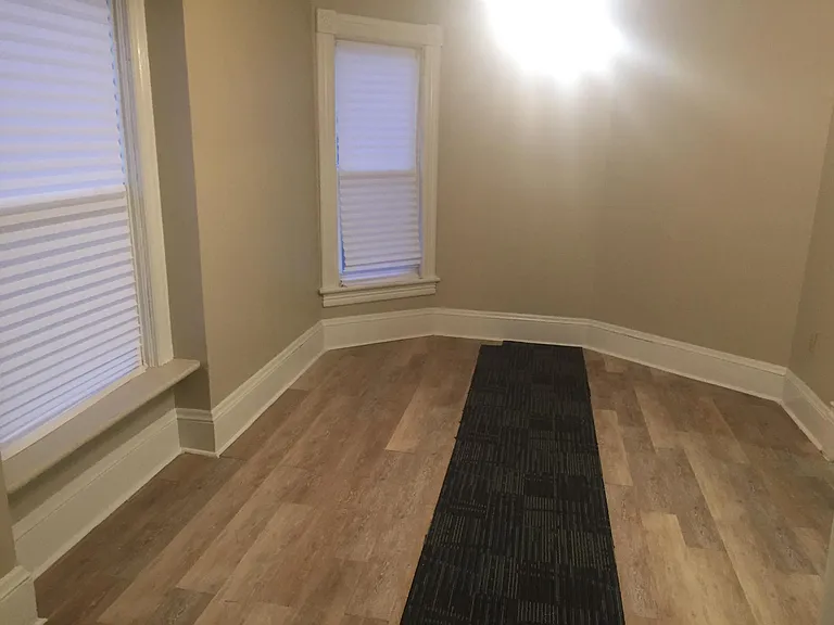 506 W Franklin St — Photo 11