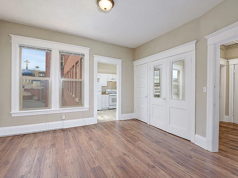 Grandview Apartments — Photo 16