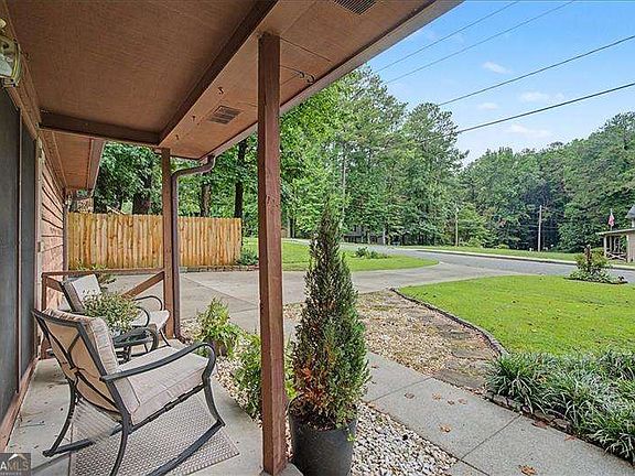 3rd image of 3095 Woodland Dr NW
