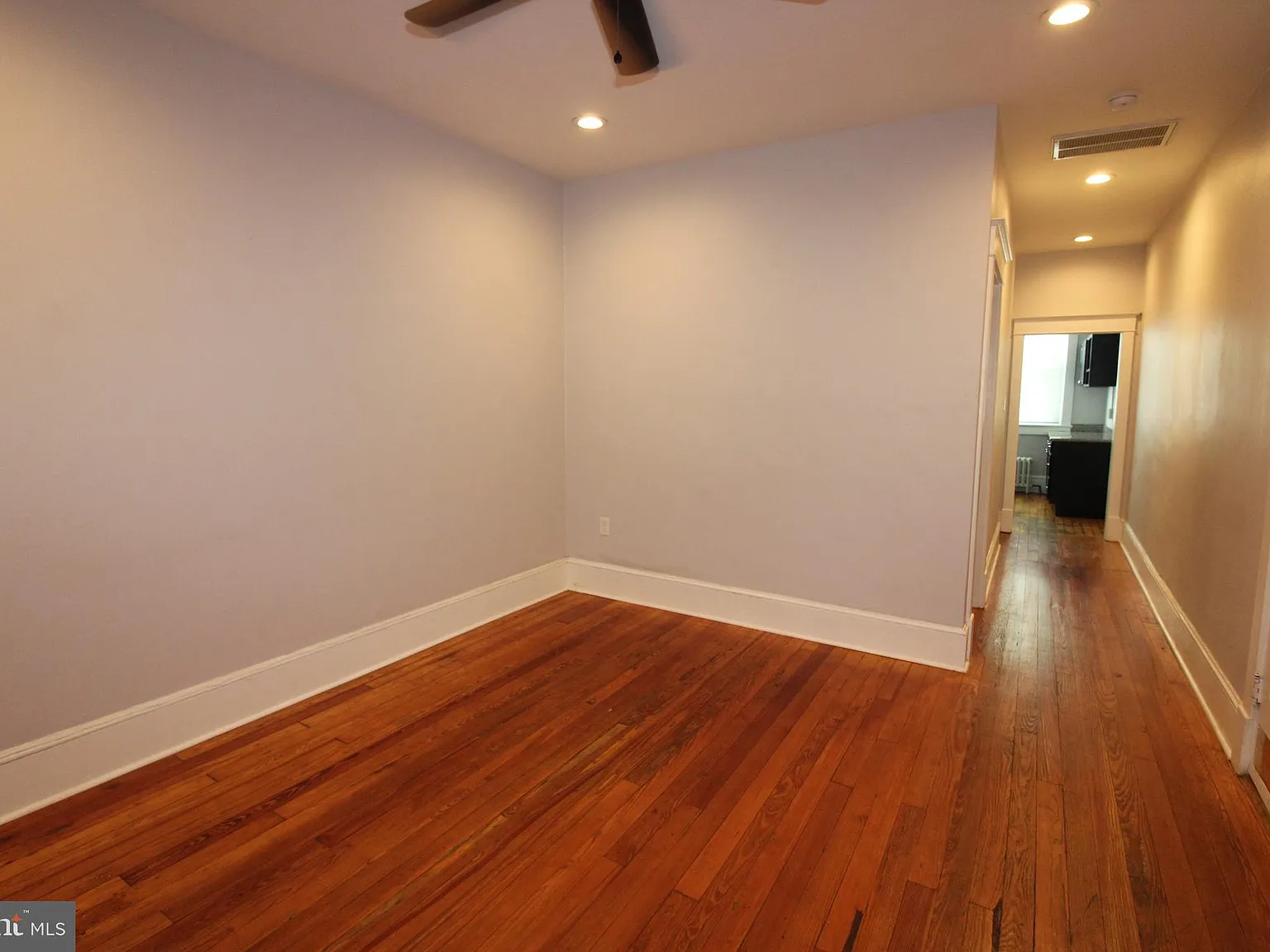 1 bed, 1.0 bath, 500 sqft, $1,200 — Photo 3