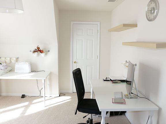 Bonus/5th bedroom - charming