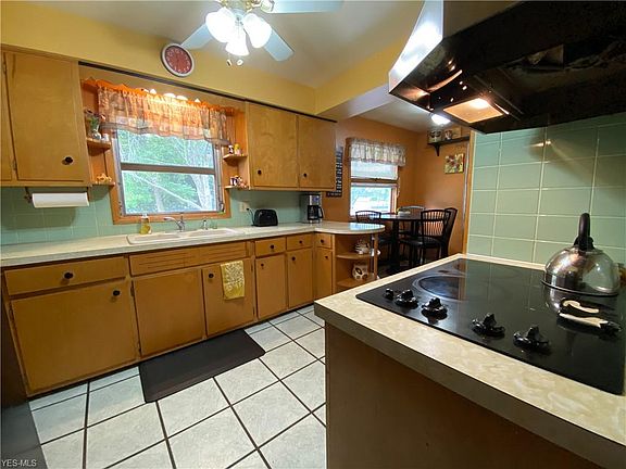 5th image of 722 Valley Crest Dr
