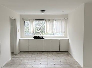 4th image of 7617 De Longpre Ave APT 8