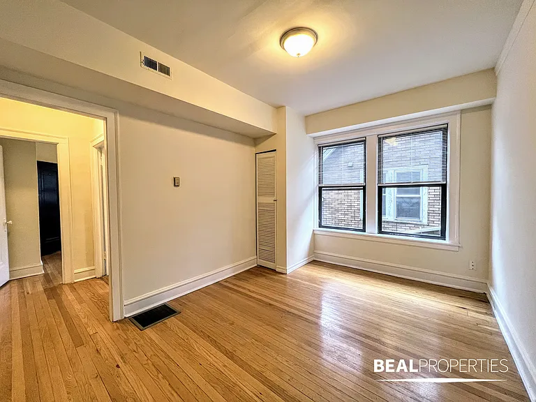 1444-50 W Byron St — Photo 11