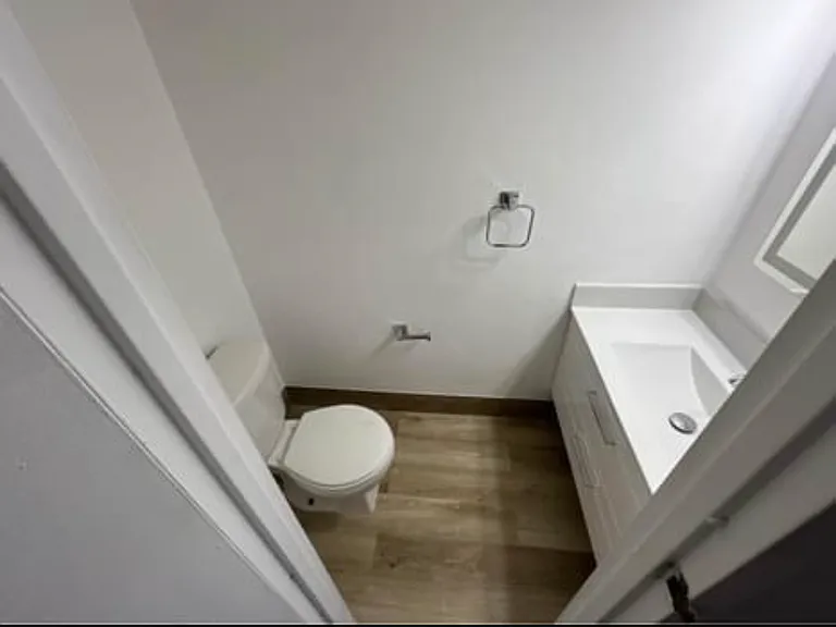 800 Parkview Dr #406 — Photo 11