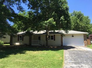 3931 W Dahlia Dr, Battlefield, MO 65619