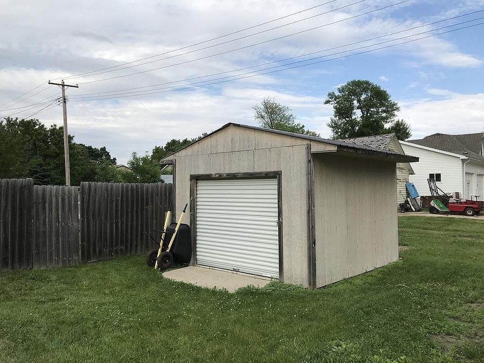 2nd image of 811 N Logan St