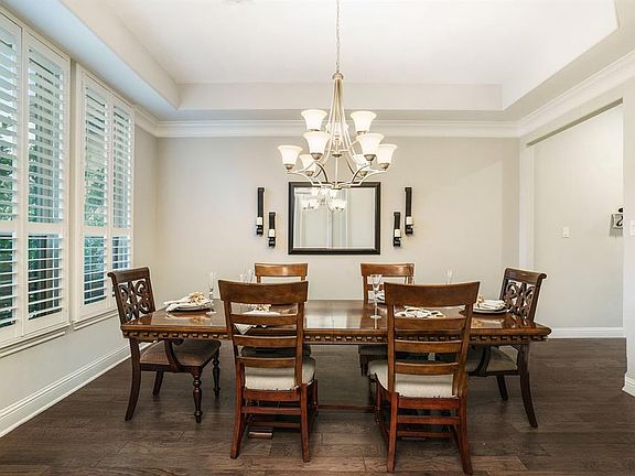 Dining room with butler's pantry access