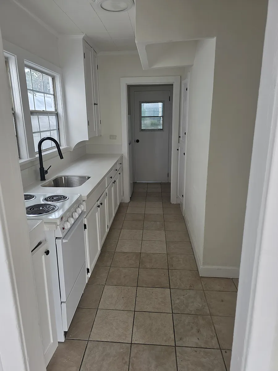 Extended Kitchen - 1032 Wilcox Ave #1/2