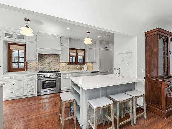 Kitchen/Breakfast Bar