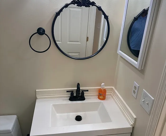 2nd Floor Bathroom 2 (Full Bath)