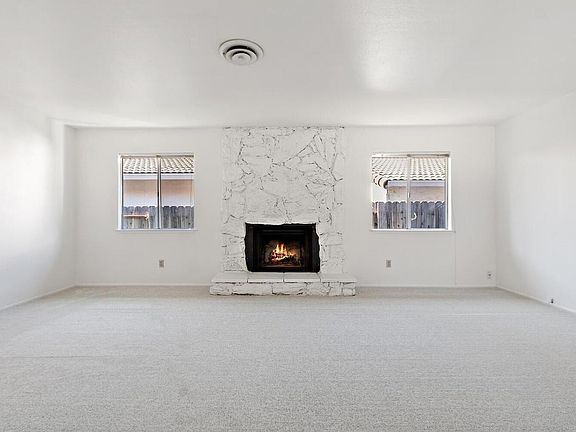 4th image of 484 Crivelli Dr