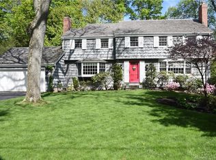 84 Hillsboro Dr, West Hartford, CT 06107