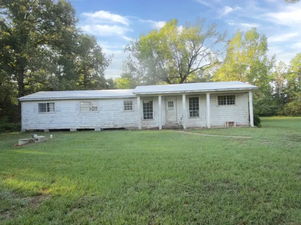 323 Hinson Rd, Coushatta, LA 71019