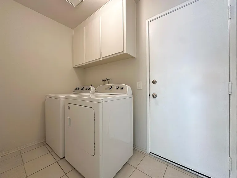 166 Stanford Ct — Photo 23