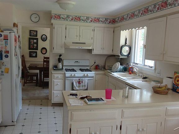 3rd image of 318 Harrow Ln