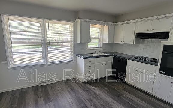 5th image of 8426 Travis Ln