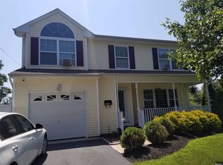 104 Herbert St, Islip, NY 11751
