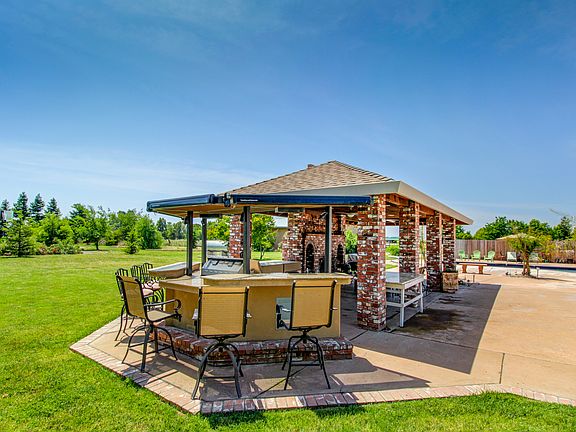 Outdoor kitchen area