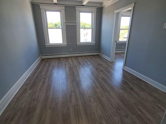 4th image of 222 William St #5