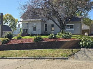 219 20th Pl, Clinton, IA 52732