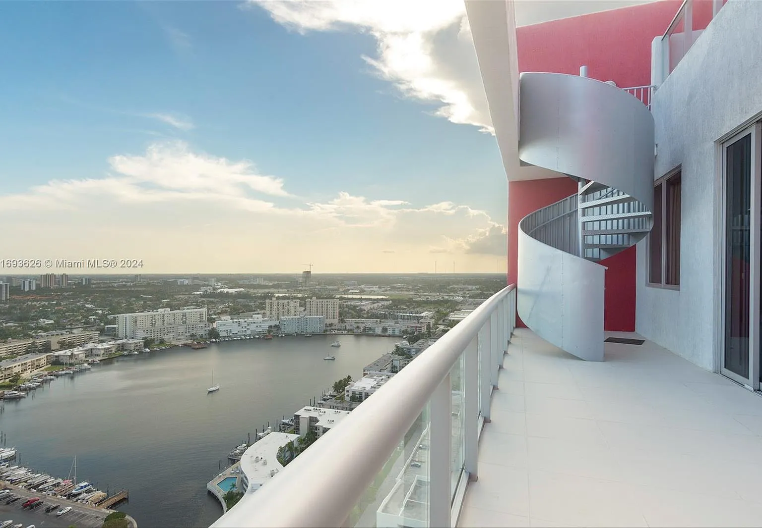 Beachwalk Condominium — Photo 1
