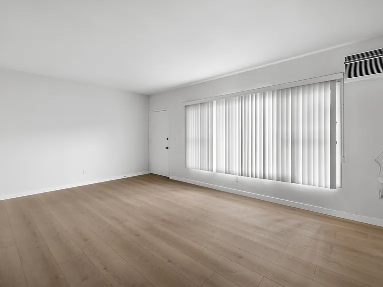 147 N La Peer Dr #6 — Photo 6