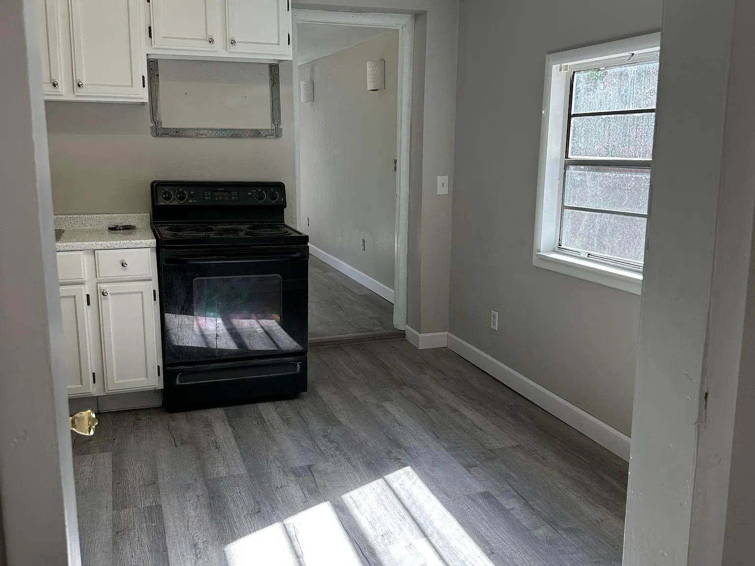 1219 W 8th St — Photo 4