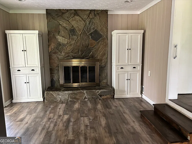 1402 Dewey St — Photo 35