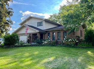 668 4th St, Lemont, IL 60439