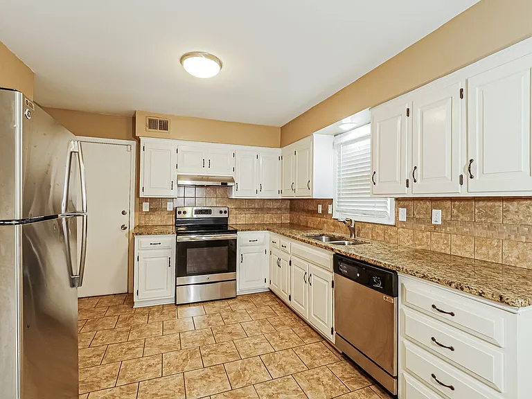 9004 Arlington Ct — Photo 8