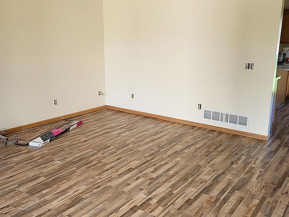 4th image of 3856 Sandhill Dr