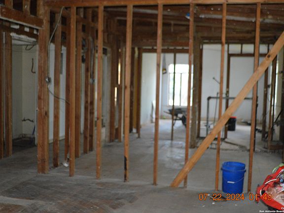 2nd image of 331 Meadowood Ln.
