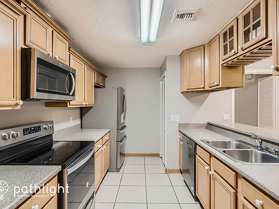 2nd image of 454 King St