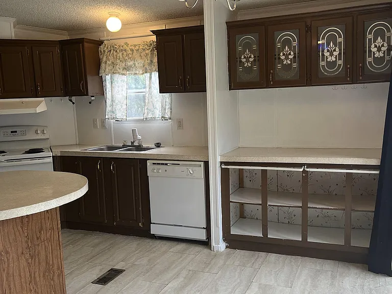1405 Harper Dr — Photo 13