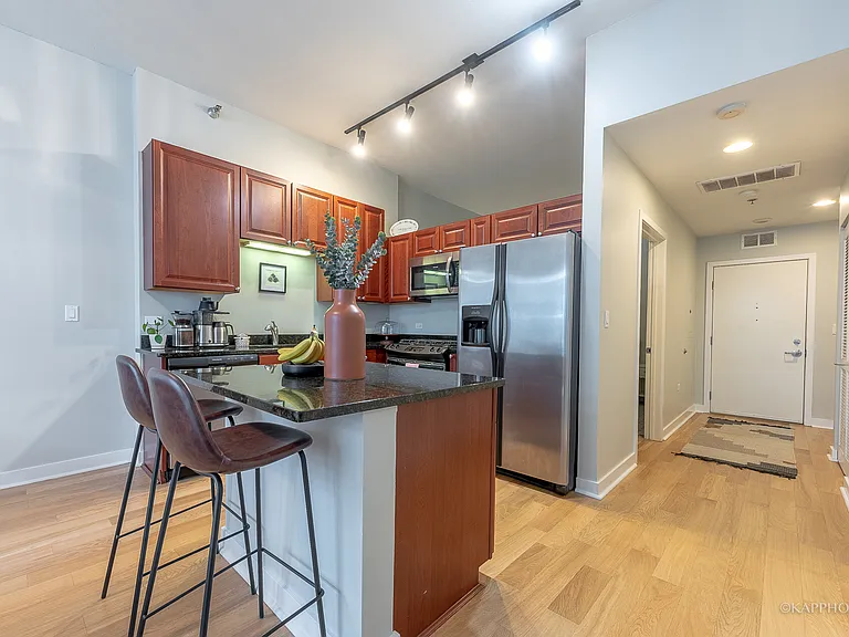 901 W Madison St #614 — Photo 6