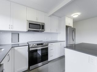 143 Stephen Drive, Toronto, ON M8Y 3N5